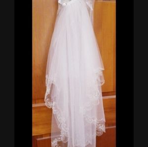 Bridal Veil w/ hair comb NWT